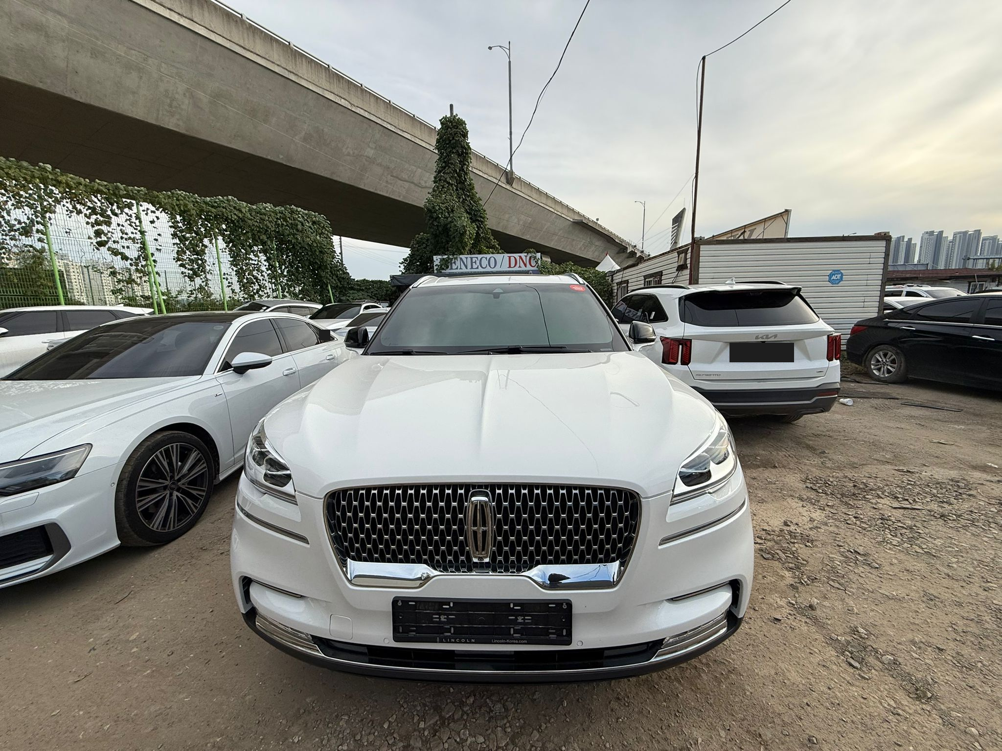 Lincoln Aviator: вид спереди